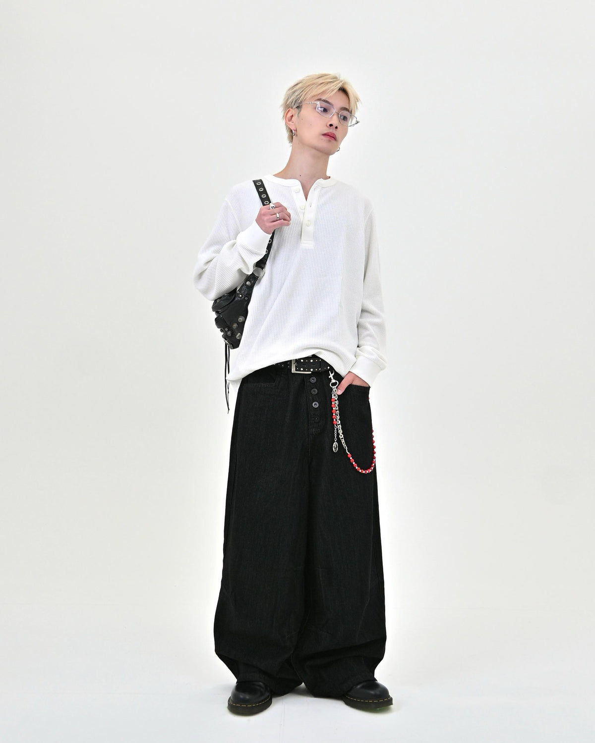 完売】 オールブラックボタンフライデニム L2113